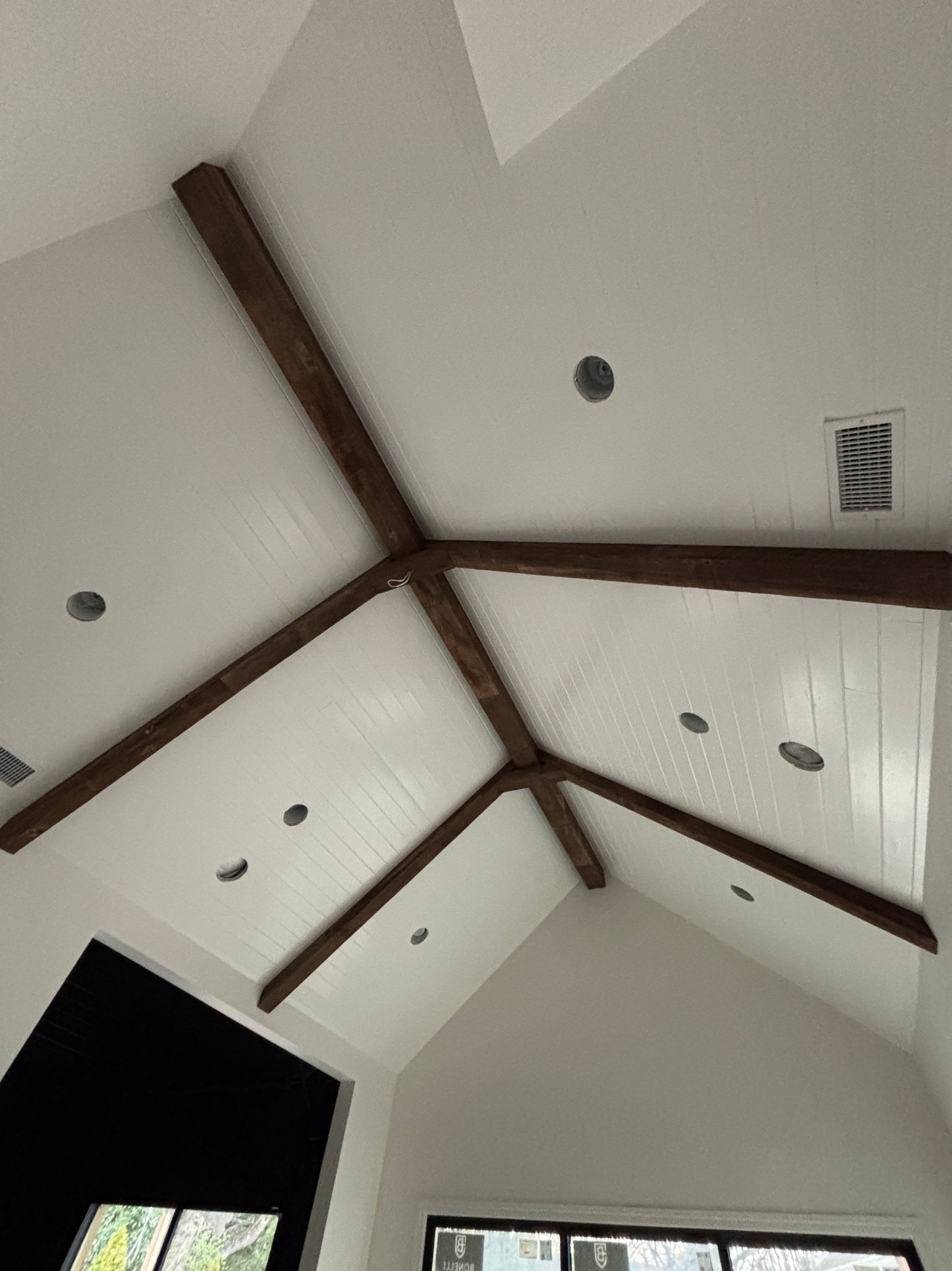 Reclaimed Heart Pine Beams (Brown)