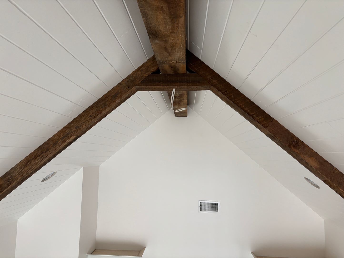 Reclaimed Heart Pine Beams (Brown)
