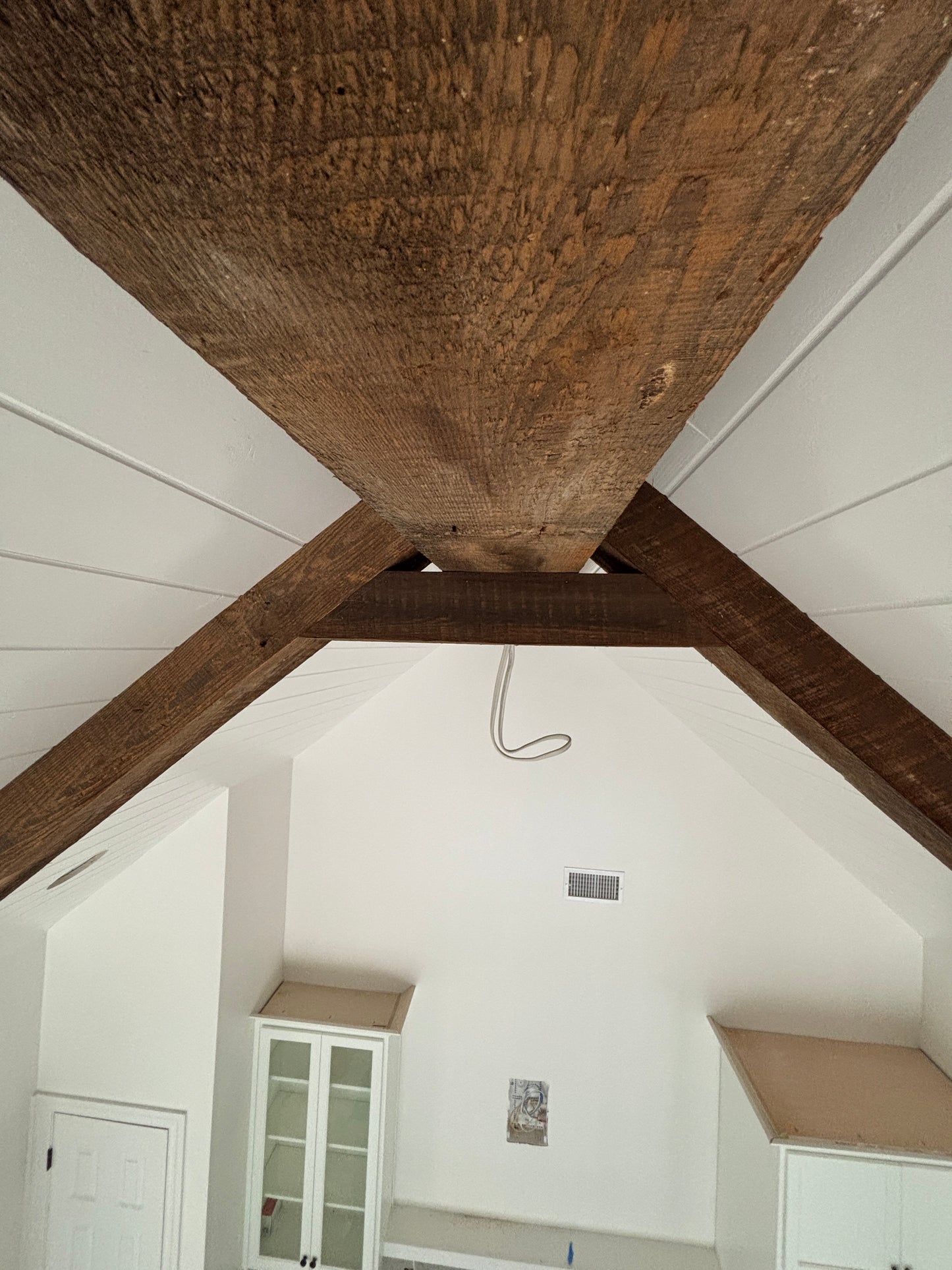 Reclaimed Heart Pine Beams (Brown)