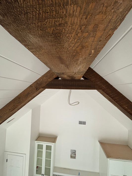 Reclaimed Heart Pine Beams (Brown)